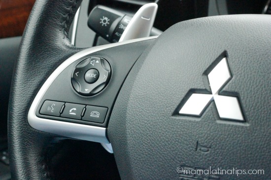 Mitsubishi Outlander GT steering wheel