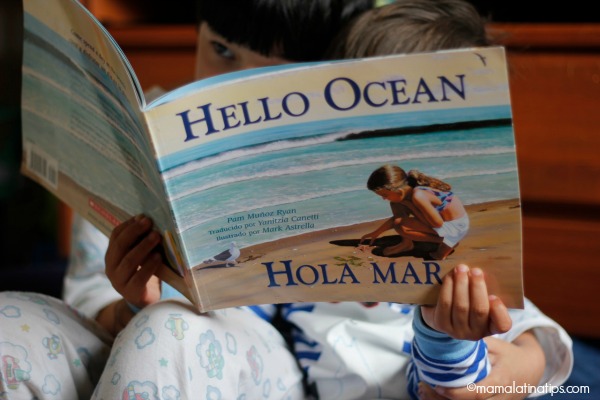 kids reading a bilingual book