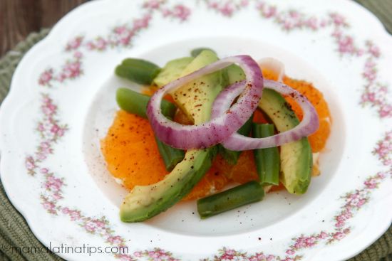 Avocado, orange, red onion and green beans salad by mamalatinatips.com