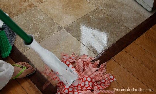 mopping floors - mamalatinatips.com