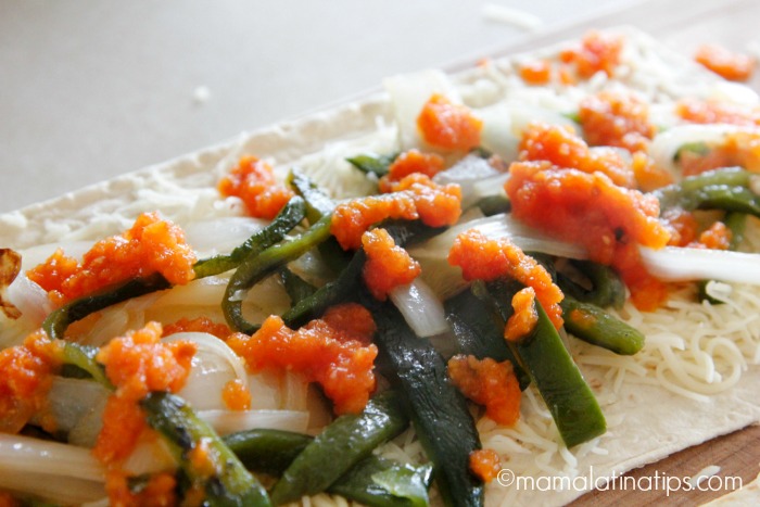 Chile relleno pizza with sauce by mamalatinatips.com