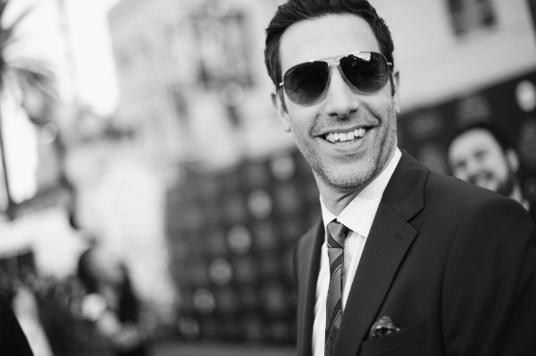 Sasha Baron Cohen at Alice through the looking glass red carpet premiere - mamalatinatips.com