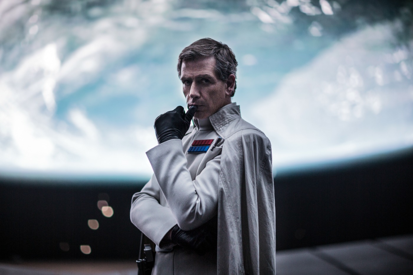 Ben Mendelshon as Orson Krennic on Rogue One: A Star Wars Story - mamalatinatips.com