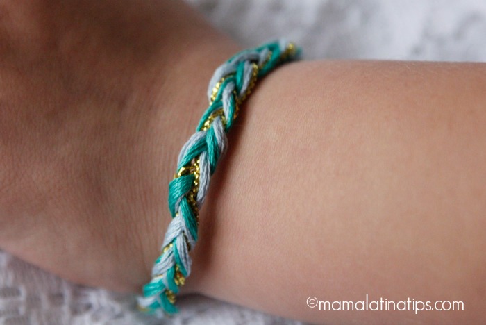 pulsera de Elena de Avalor de colores verde, dorado y azul