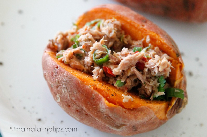 Sweet potato stuffed with tuna and jalapeño - mamalatinatips.com