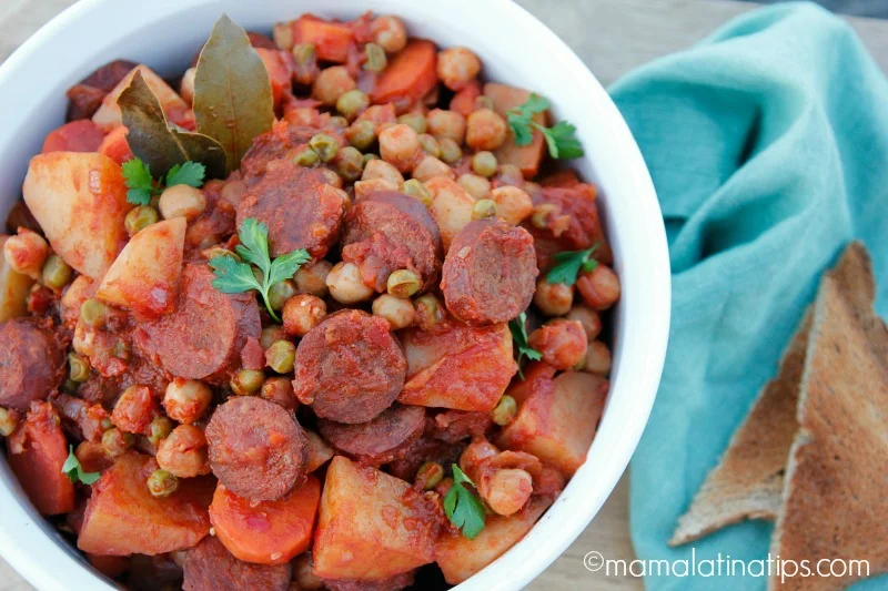 Guiso de chorizo con garbanzos