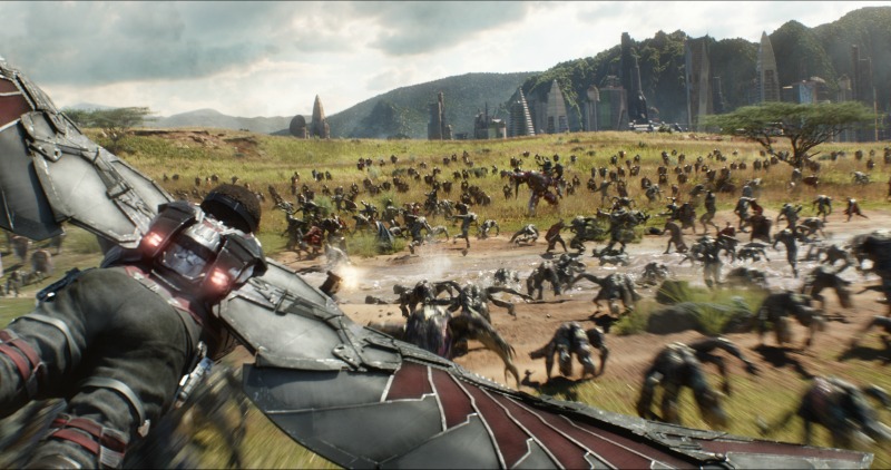 War Machine en la batalla de Wakanda en Avengers: Infinity War