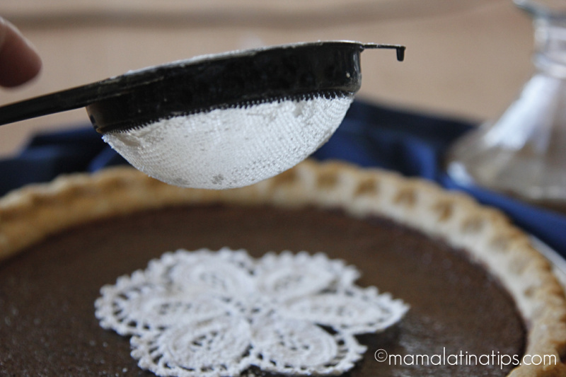 Decorating chocolate pie with confectioner sugar