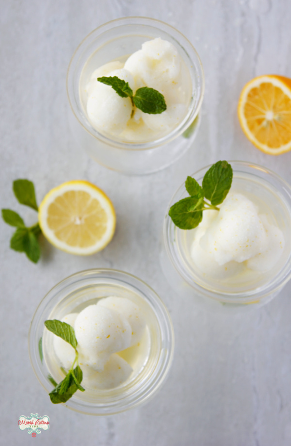 Lemon mint sorbet in three cups 