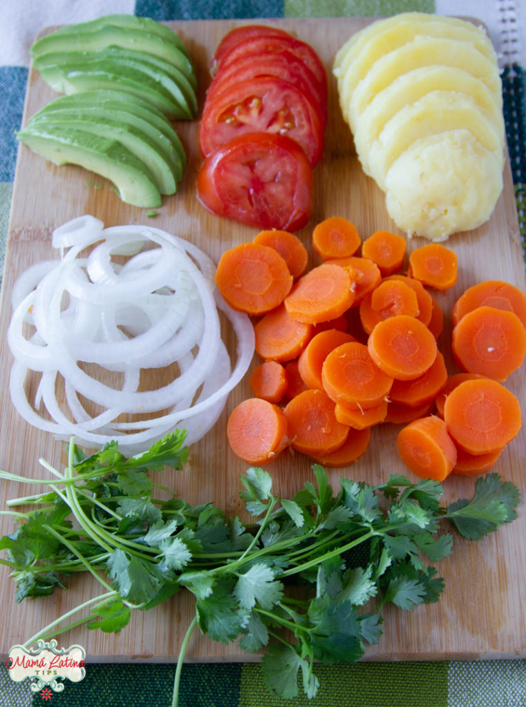 aguacate, jitomate, papas, cebolla, zanahorias y cilantro
