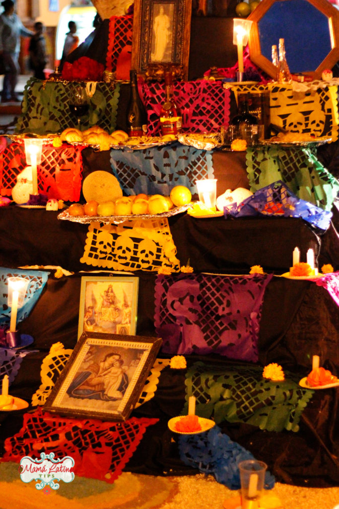 Images of saints on an altar de muertos