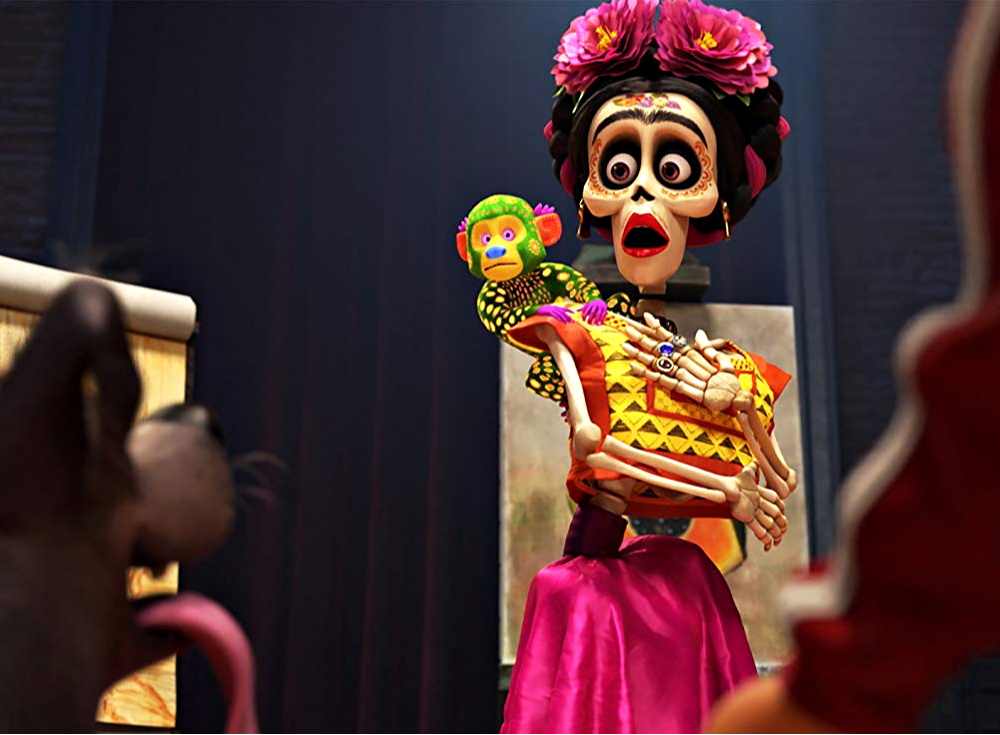 Escena de la película de Pixar Coco con Frida