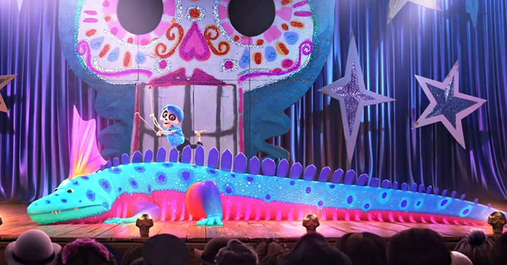 Escena de la película de Pixar Coco, alebrijes