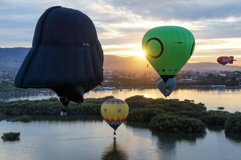globos aeoestáticos en el Festival Internacional del Globo de León