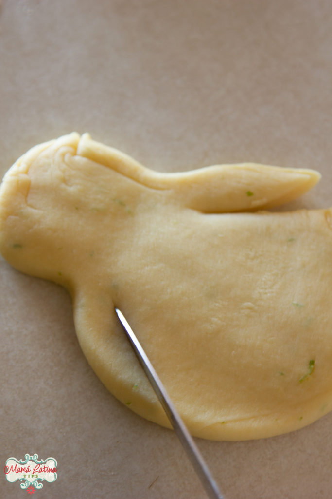 formando una figura de pan de muerto