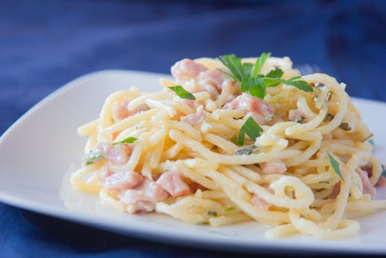 Spaghetti with Ham and Cream Sauce • Mama Latina Tips