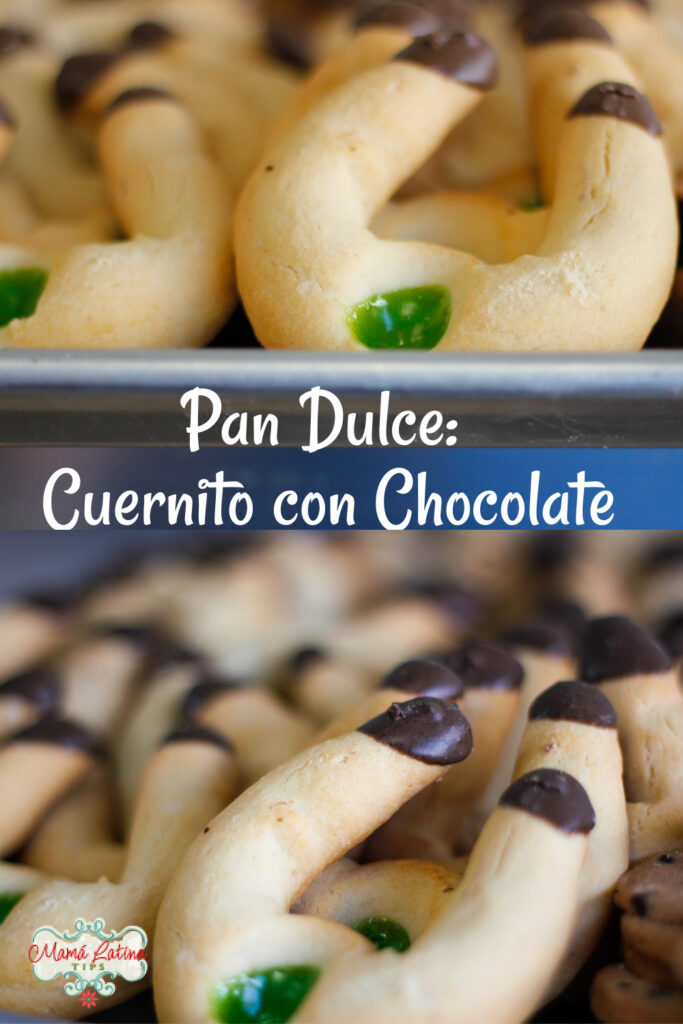 Cuernitos dulces con puntas de chocolate