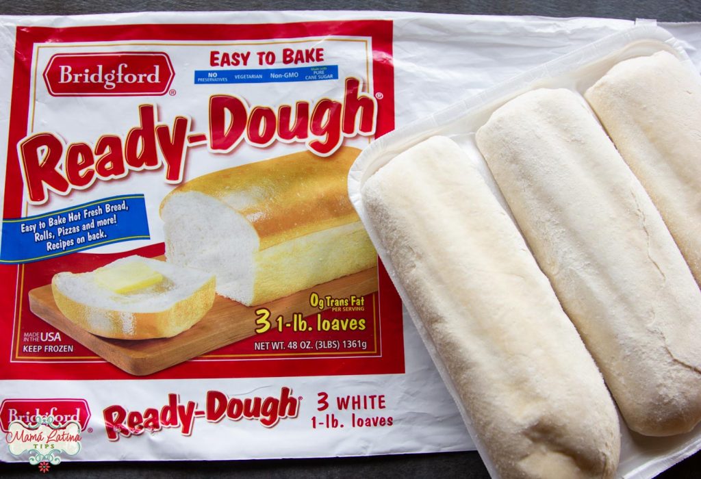 Una bolsa y tres barras de pan congelado de Bridgford Ready-Dough